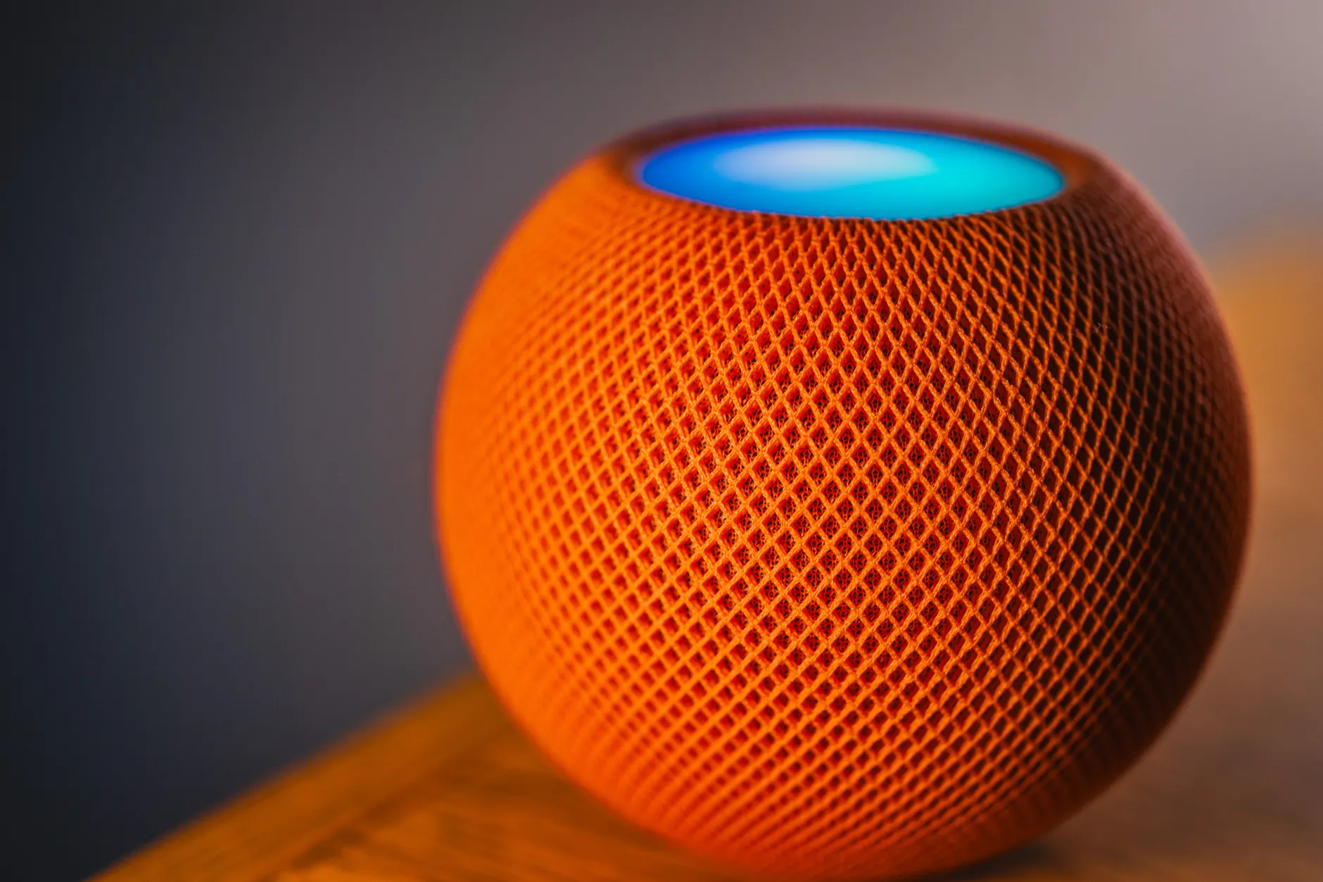 Google Gemini Home Speaker: Warum der erste Sprach‑KI‑Lautsprecher gescheitert ist — und was Unternehmen daraus lernen sollten